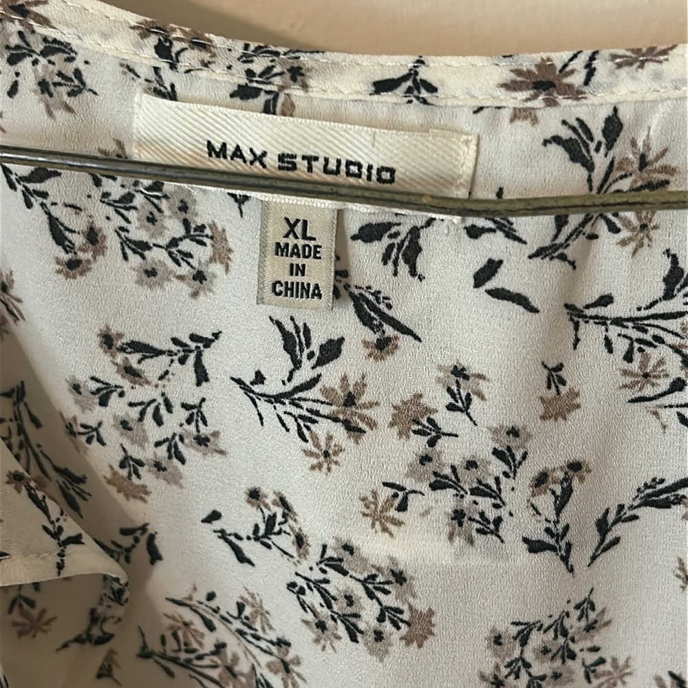 Max Studio Floral Ruffle Blouse - XL - Picture 3 of 6